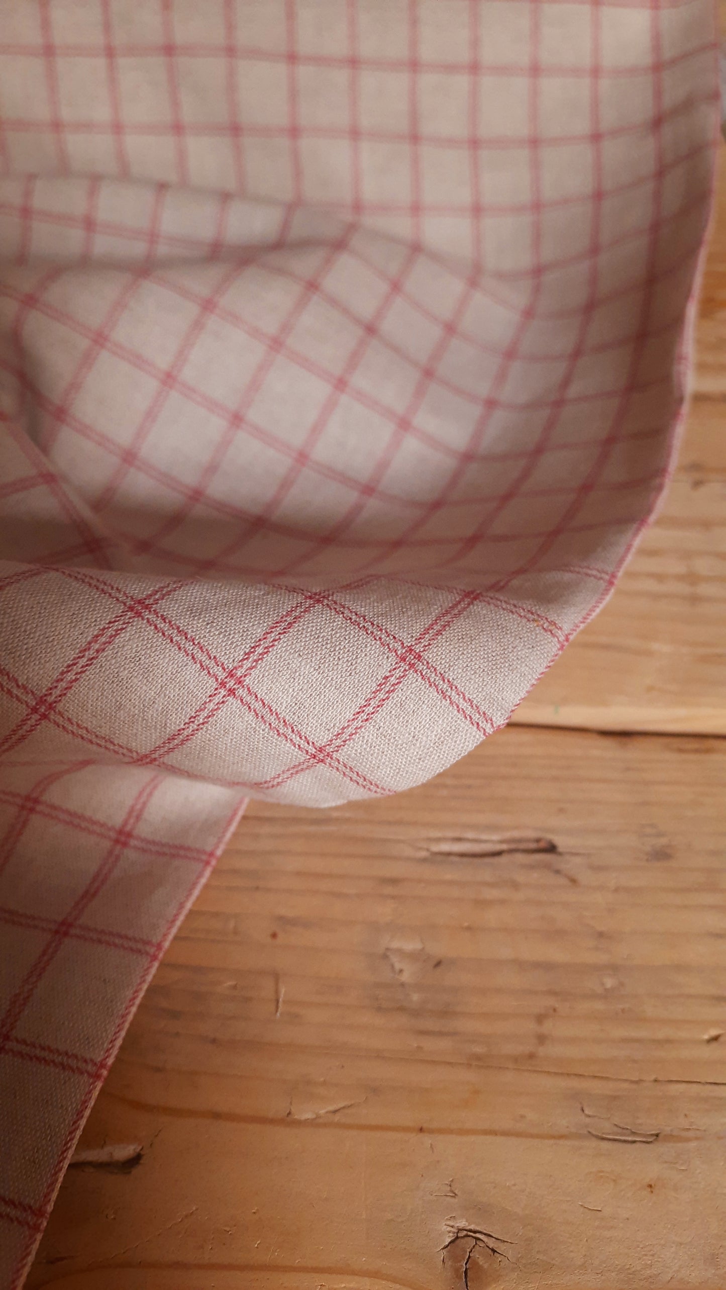 Strawberry Grid Linen Cotton Mix – Per ¼ Metre (£15/m)