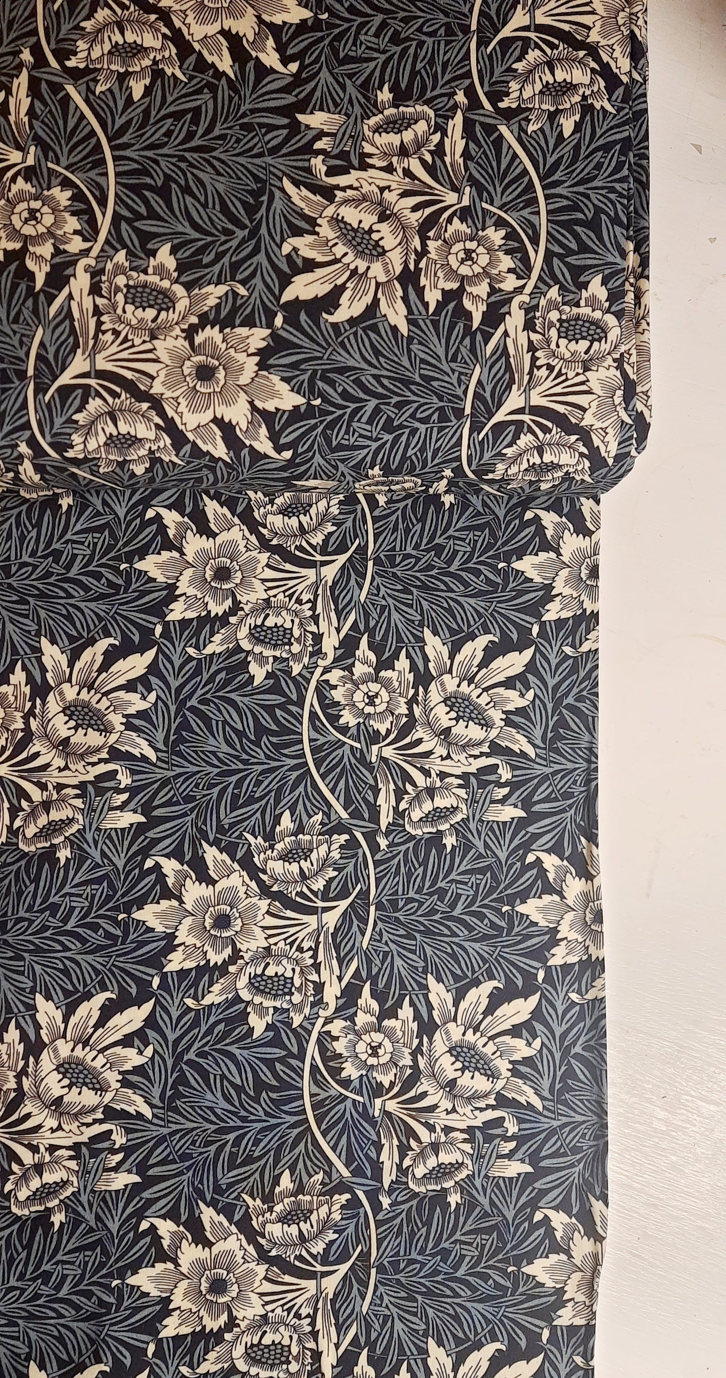 William Morris Tulip & Willow 100% Viscose - Remnant 185cm x Width