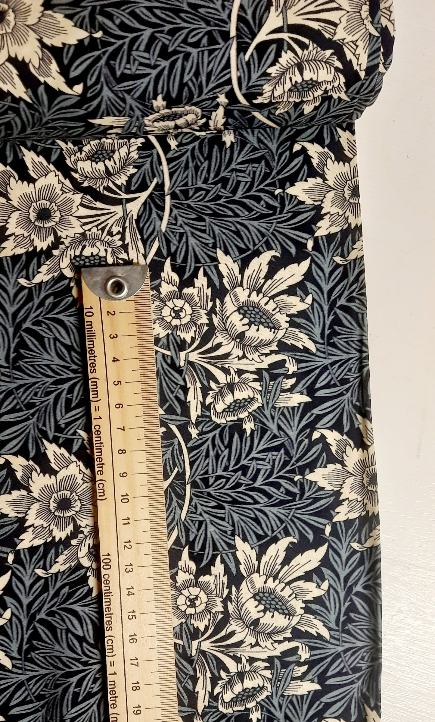 William Morris Tulip & Willow 100% Viscose - Remnant 185cm x Width