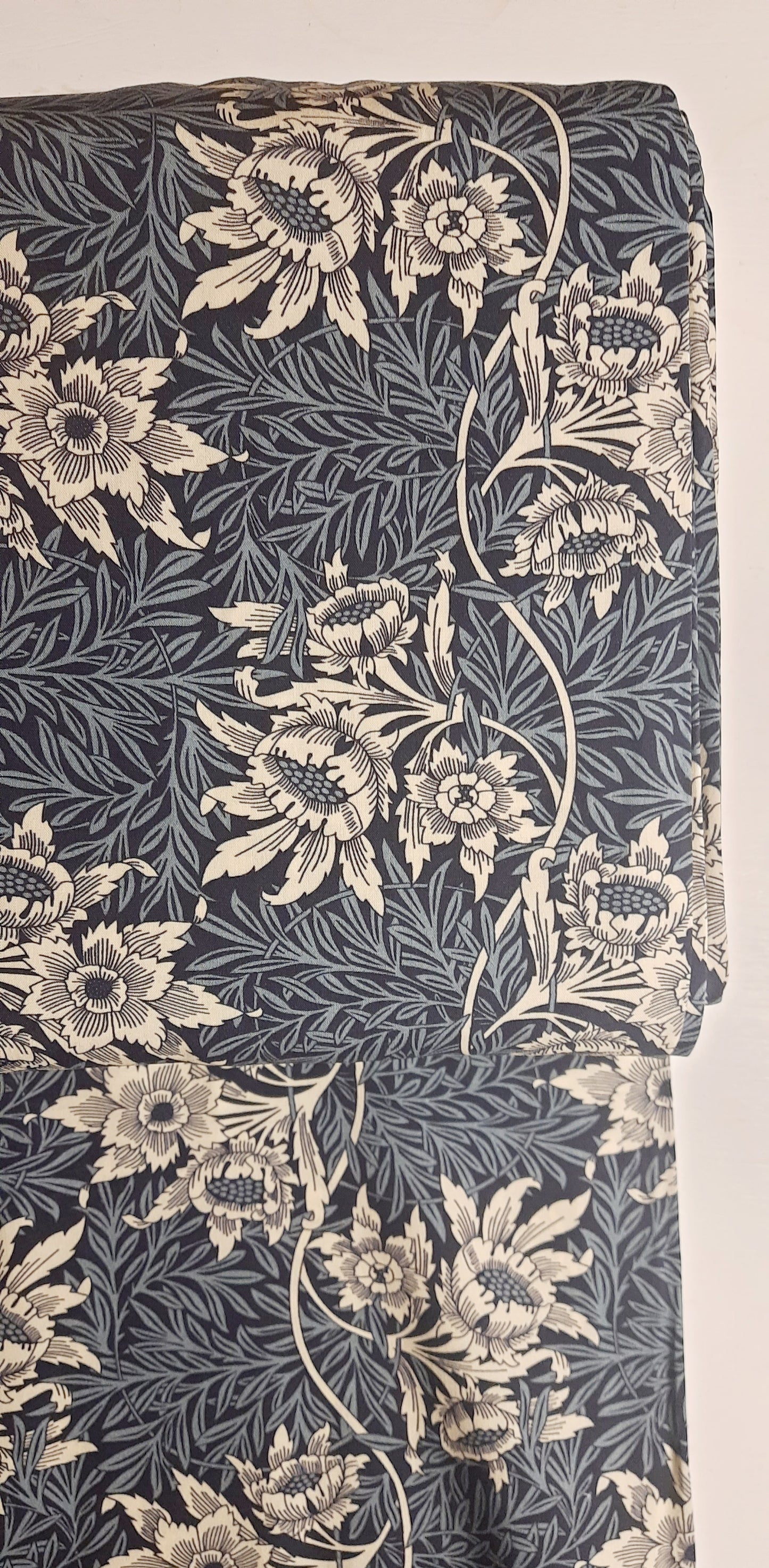 William Morris Tulip & Willow 100% Viscose - Remnant 185cm x Width