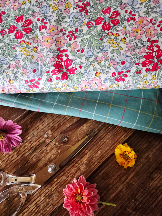 Rose Garden Cotton Lawn - Per ¼ Metre (£14/m)